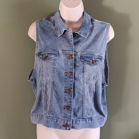 Brody Jeans Jackets & Blazers - Brody Jeans Light Wash Denim Button Vest Medium Fit